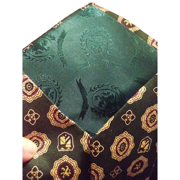 90's Tommy Hilfiger Italian Silk (100%) Tie Geo Regal Crest Design Color Block - Picture 4 of 8
